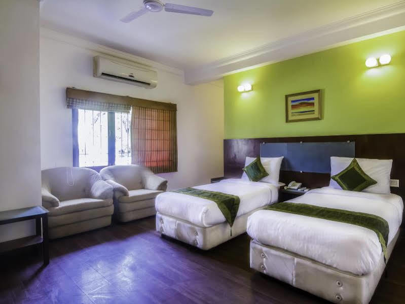 Treebo Angson Hotel Csennai Kültér fotó